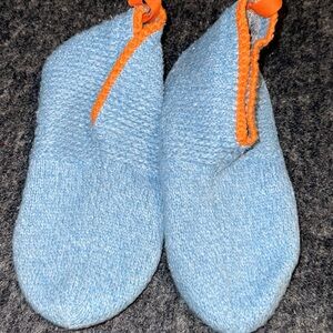 Bombas grippy slippers Blue Knit Slippers with Orange Trim small 7-8.5